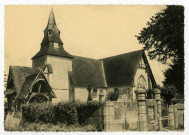 Documents n°15 et 16 : Eglise Saint-Ouen de Rocques avec ses deux porches juxtaposés (début du XVIe siècle) et la vieille croix de pierre. Vue sur la façade principale de l'église et l'entrée du cimetière.