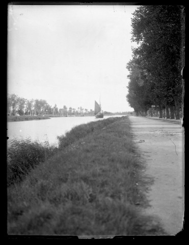 Canal de Caen à la mer : bateau et chemin de halage (photo n° 14)