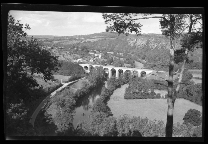 Le viaduc de la Lande à Clécy, par Robert Desaunay ( photos n°381 et 382)