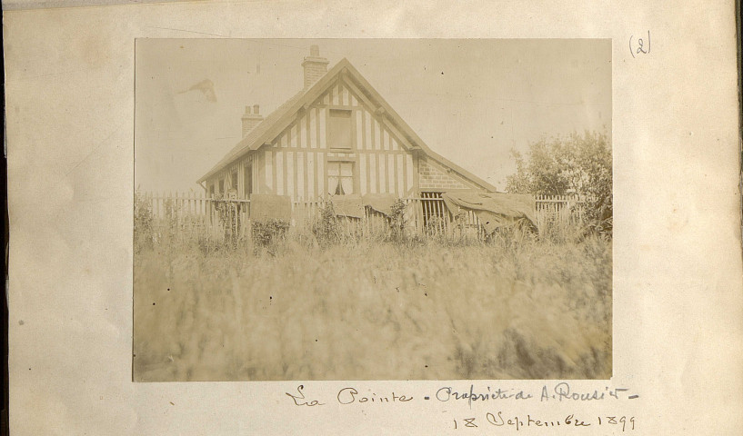 Villas et maisons (photos n°1 à 4 ; 17 et 18 ; 22 et 23 ; 33 à 37)