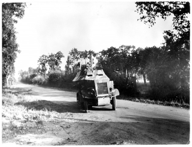 Une voiture blindée allemande (photo 103)