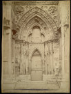 1 - Porte de droite sur la façade Ouest de l'église Saint-Pierre à Lisieux, cliché de la collection des monuments historiques