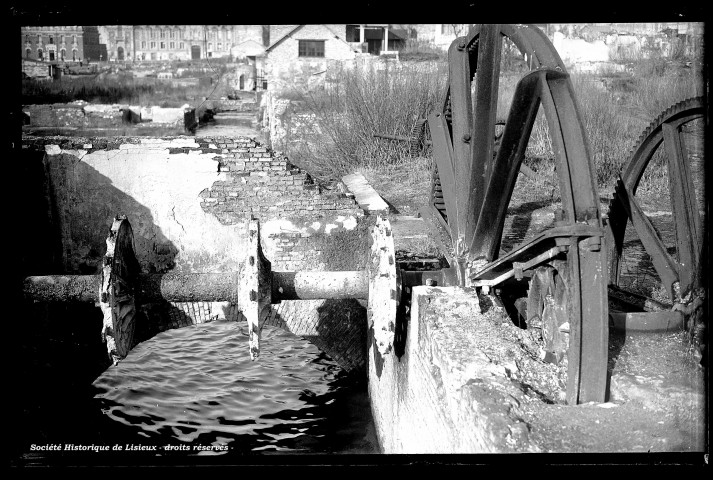 Restes du moulin de la rue aux Fèvres (photos n°927, 928 et 936).