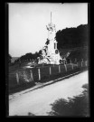 Moulineaux: monument aux morts, panorama et Château de Robert le Diable ; monument des Mobiles et carrefour de La Maison-Brûlée (photos n° 29 à 35)