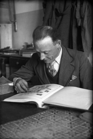 Portraits d'André Dangoisse en philatéliste (photos n°1 à 3)