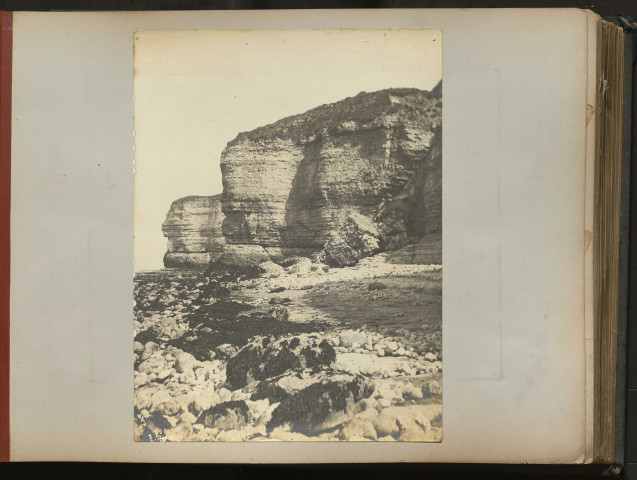 « Excursion géologique sous la direction de Mr Bigot, les falaises de Port en Bessin, mai 1903 » (pages 28 à 30).