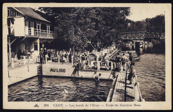 Photographie en noir et blanc ayant pour sujet Le Lido et l'école de natation Maës