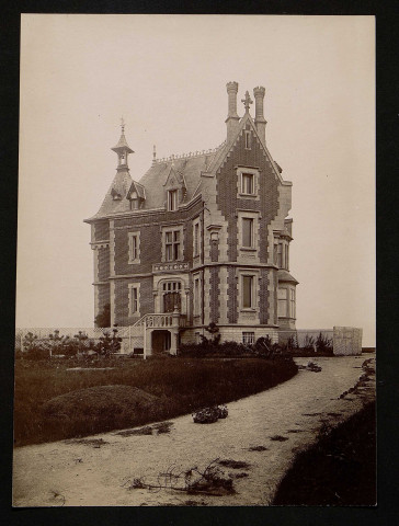 22-23-24 - Vue d'ensemble de la villa Tamaris à Hermanville-sur-Mer, par Henri Magron