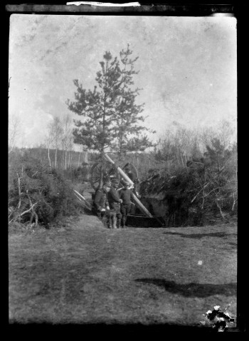 Charles Morin au front : soldats, artillerie, abris, tranchées, monument aux morts (photos n° 1 à 84)