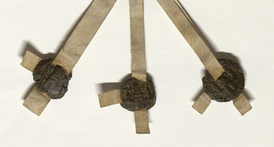 Acte de la vicomté de Caen présentant trois sceaux