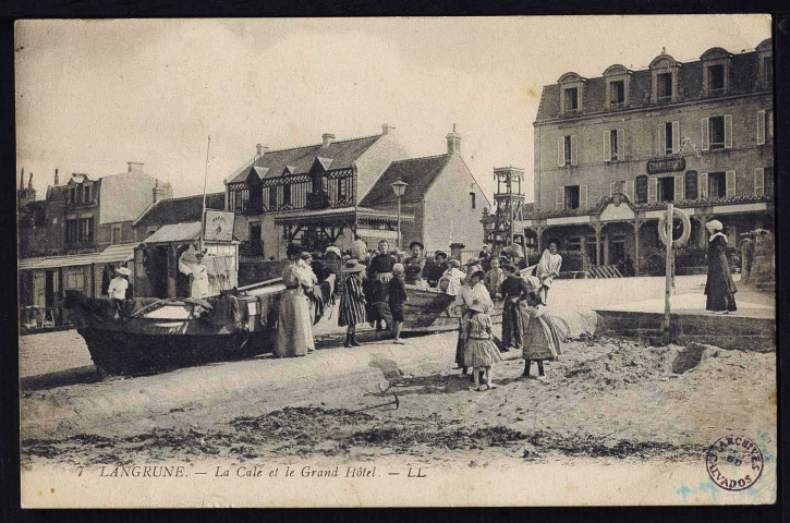 Hôtels : La cale et le grand Hôtel (n°31) La place et le grand Hôtel (n°32) Le grand Hôtel (n°33, 131 à 132) Normandie hôtel (n°99) Mairie "ancien château" (n°98, 129), Gare (n°116) Salon de thé (n°110) Porte de l'ancien château (n°94 à 95) Hôtel du Petit Paradis (n°137)