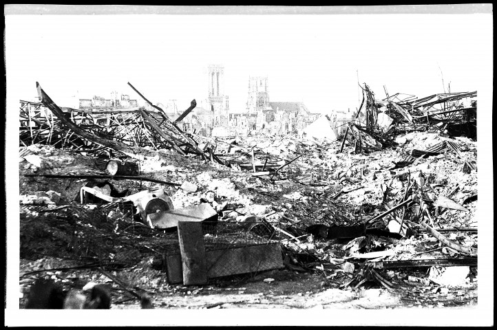11 - Quartier de la rue du 11 Novembre et église Saint-Jean en ruines