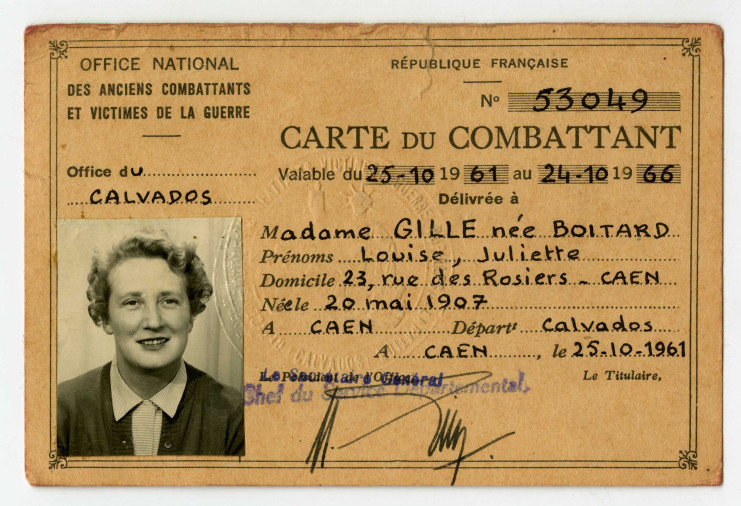 Cette carte comporte une photographie d'identité de Janine Gille.