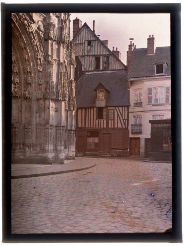 Autour de la cathédrale de Caudebec-en-Caux (autochromes) (photos n°3 et 4)