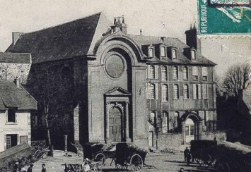 Extrait d'une carte postale ancienne de la place du marché de Bayeux