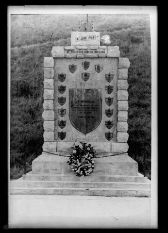 Monuments commémoratifs de la Seconde Guerre mondiale (photos n°23 à 26), par le photographe Le Goubey