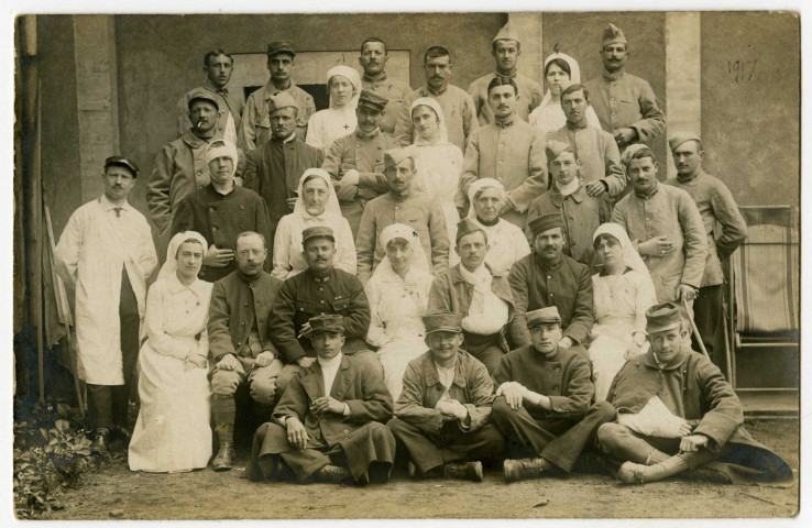 Photographies de blessés et de sœurs dans l'hôpital de Pamiers