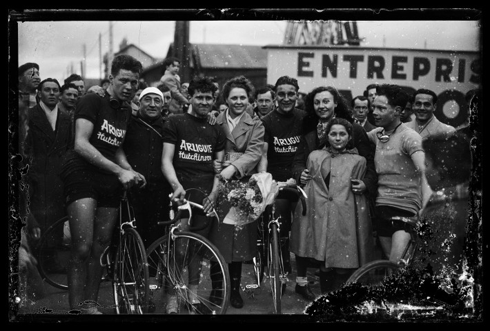 Deux courses de classement du Vélo Club Lexovien (VCL) à Glos (photos n°8590, 8591, 8597 à 8600)