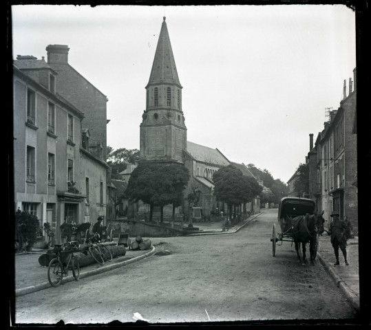Creully : le vieux moulin et l'église