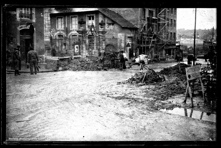 Carrefour à l'angle des rues Henry-Chéron et au Char (photo n°1231)