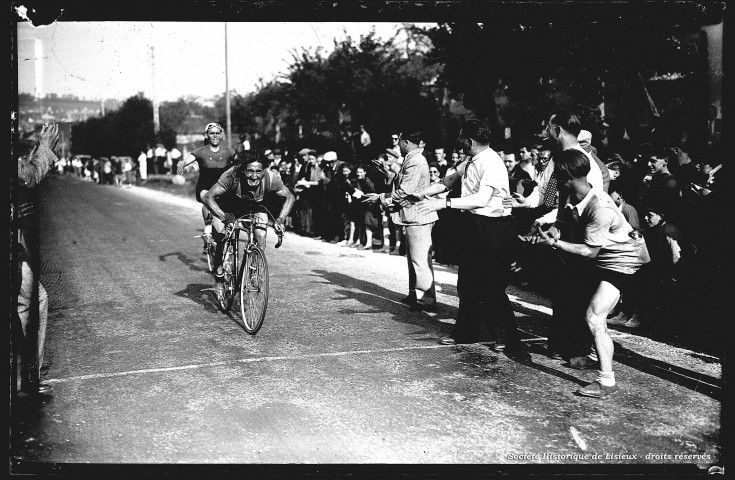 Événement cyclisme non identifié (photos n°17 à 18, 40 à 42 et 676)