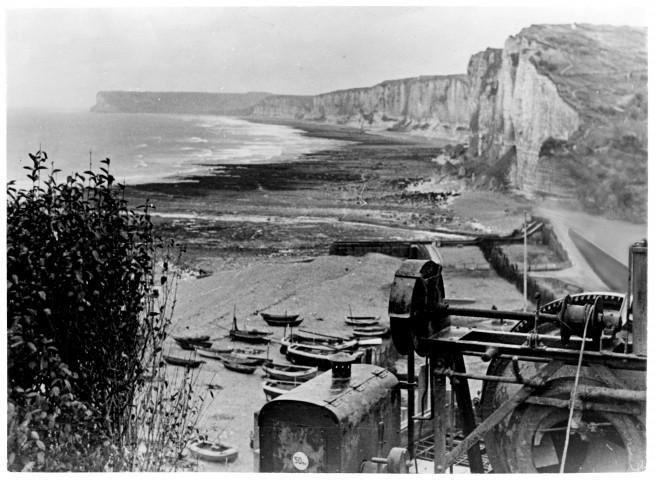 Une bétonnière servant aux allemands pour construire des bâtisses et remparts de défenses contre les anglais sur la plage de Fécamp (photo 174)