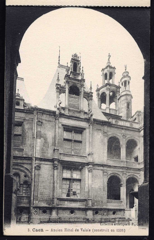 Hôtel d'Escoville (ancienne hôtel de Valois) (n°3613, 3623, 3648, 3659, 3692, 3782)