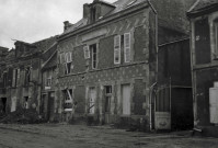 Maisons, commerces, rues et monuments en ruines suite aux bombardements de 1944 (photos n°47 à 71)