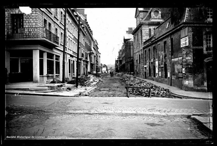 Vue de la rue au Char en cours de réfection (photos n°535, 545, 530, 1296, 537, 540 et 987)