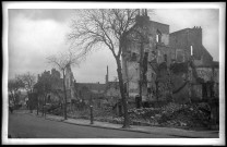 13 - Boulevard des Alliés en ruines (en face des Halles)