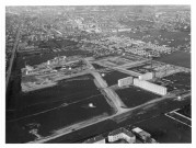Vue aérienne de la construction des logements et du château d'eau du quartier de la Guérinière (photos n°220 et 221)