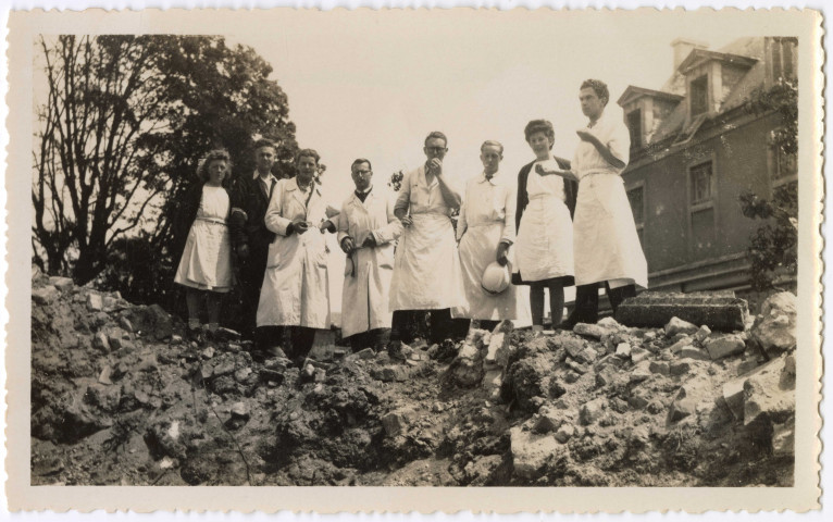Personnel médical dans les ruines du Bon Sauveur et dans les jardins du Triage (photos n°3 à 9)