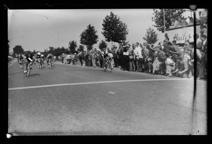 Tour de l'Ouest cycliste, Jean Delahaye remporte la 3e étape (photos n°3845 à 3851)