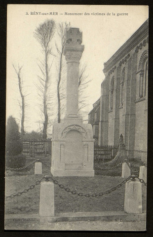 Bény-sur-Mer. - Calvaire et monument des victimes de guerre