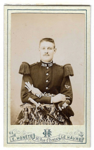 Photographie en uniforme du soldat Gaston Ollivier