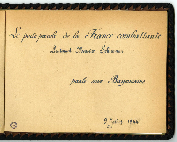 Album de photographies sur la Libération de Bayeux par le photographe Jules Leprunier de Bayeux : visite de Maurice Schumann le 9 juin 1944 et visite du général de Gaulle et du général Koenig le 14 juin 1944.