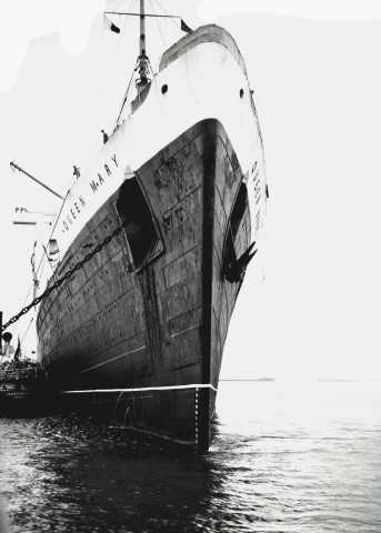 Escale du paquebot Queen Mary à Cherbourg en mai 1952 (?) (photos 9 à 15).
