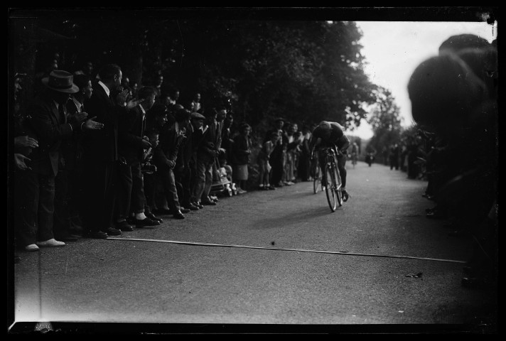 Fête à Beuvillers : course cycliste, reine et fanfare (photos n°7211 à 7217)