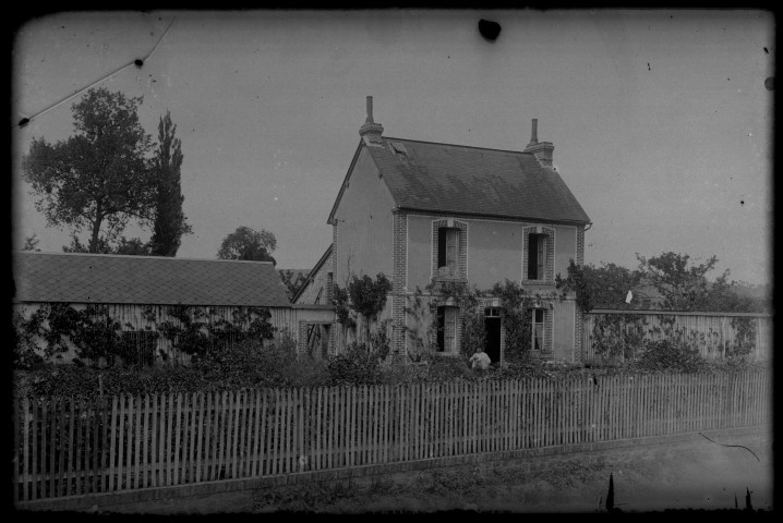 Lieux non identifiés : habitations, églises, paysages (photos n°81 à 113)