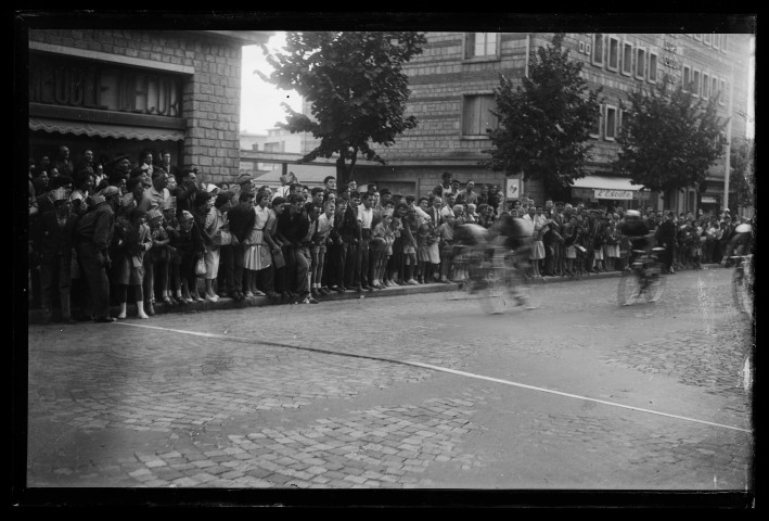 Courses cyclistes : course des boulangers-charcutiers et course à Moyaux du Vélo Club Lexovien (VCL) ; prix du café Montoy Entente Cycliste Lexovienne (ECL) (photos n°8153 à 8160, 8163 à 8168)