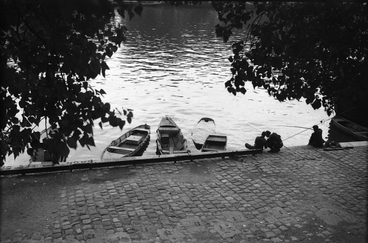 Bernay : barques quai de la Charentonne, enseigne Kodak (photos n°819 à 821)