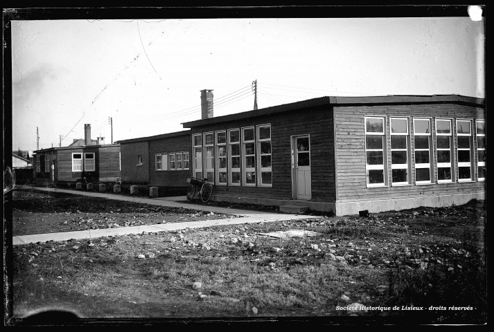 Baraquements ONCOR (Organisation Nationale pour les Cantonnements des Ouvriers de la Reconstruction) (photos n°772, 1142, 1143, 1146)