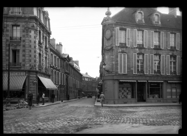 Quartier du théâtre, rue des Jacobins, boulevard des Alliés.