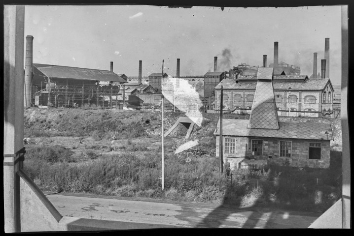 Mondeville : mairie, école de filles, Société Métallurgique de Normandie, château Pennard, quartier de la Clopée, rue des Roches, église, four à ban, commerces, maisons, calvaire (photos n°57 à 83)