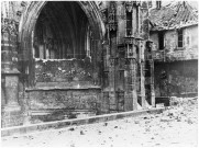 Eglise de la Trinité de Falaise endommagée (photos 319 et 326)