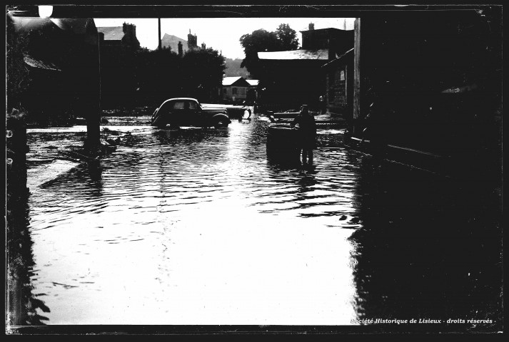 Inondation au carrefour des rues Henry-Chéron, du Bouteiller et du Rempart (photo n°344)