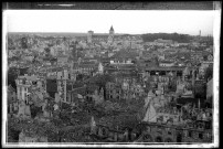 13 - Vue aérienne de Caen avec l'Abbaye aux Dames