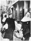 Des religieuses quittent leur ville (photo 283)