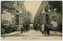 Caserne Bertin et ses réservistes (ancienne filature et maison du peuple) (n°1550 à 1551, 1564), caserne Delaunay (n°1552), Tour des anciens remparts (n°1553), cérémonie militaire (n°1561, 1626 à 1629), Tour XVIe (n°1581)