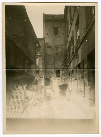 Rue Caponière et hôpital Bon Sauveur (photos n°162 à 176, 179 à 186)